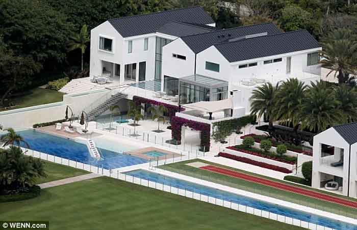 A picture of Tiger Woods house.